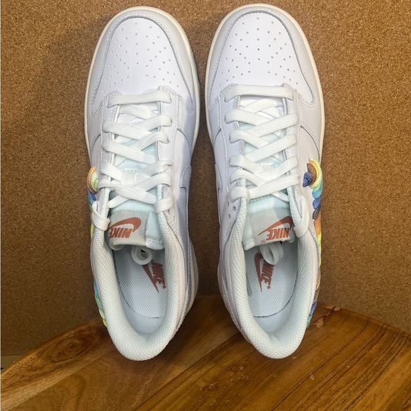 Nike
Dunks gs
Rainbow lace swoosh’ - Picture 2 of 12